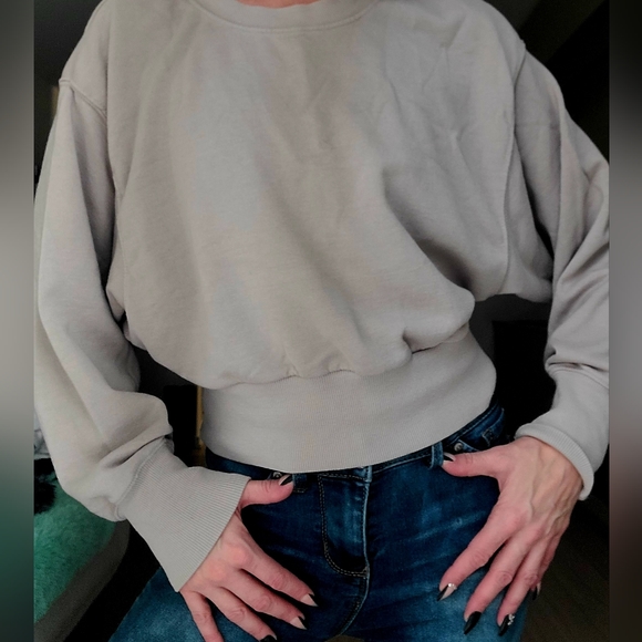 2 for 1  Twon Crop Style Sweatshirts Beige and   Grey - Picture 2 of 2